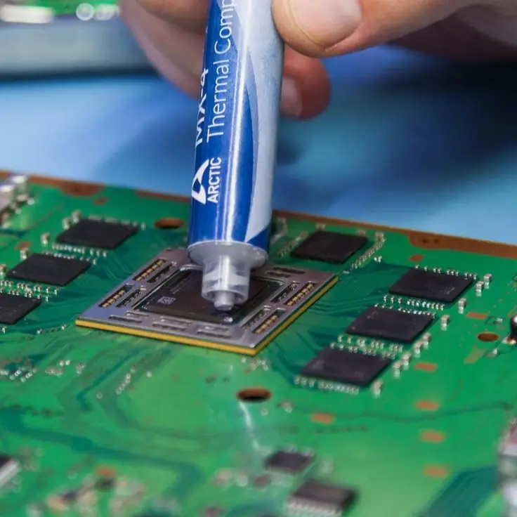 Applying Arctic Thermal Paste CPU