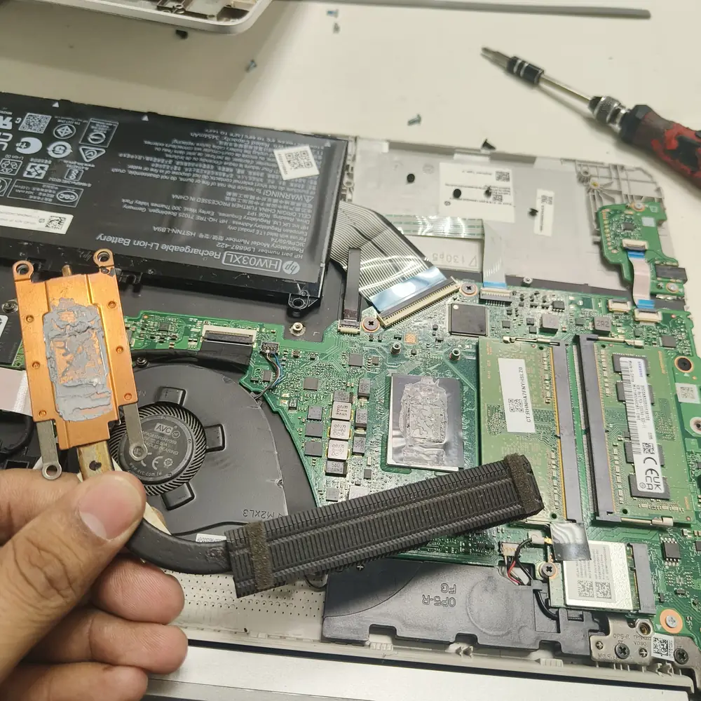 Applying Thermal Paste Laptop CPU Battery