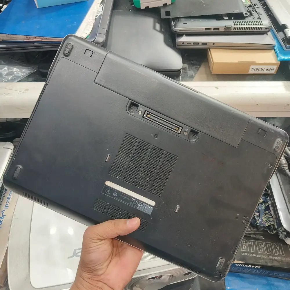 Dell Latitude chassis inspection