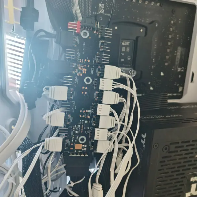 ARGB PWM fan controller hub 9 port PC build wiring in Kuwait