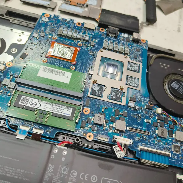 ASUS ROG Strix G15 G513R CPU and GPU old thermal paste before repaste in Kuwait