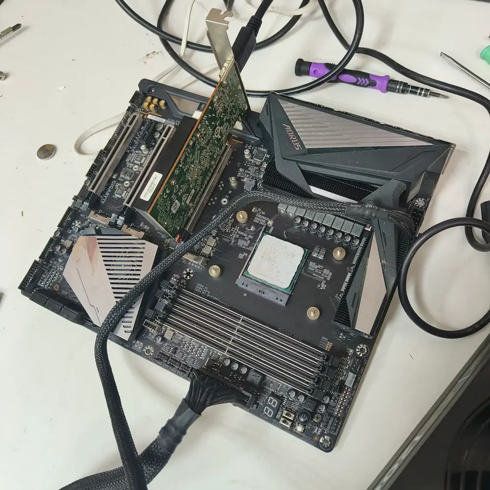 Gigabyte Aorus Thermal Paste Inspection