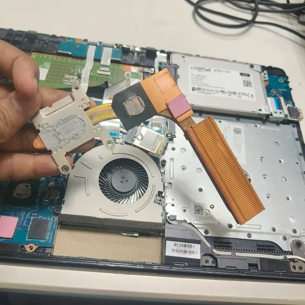 Copper heatsink dried thermal paste