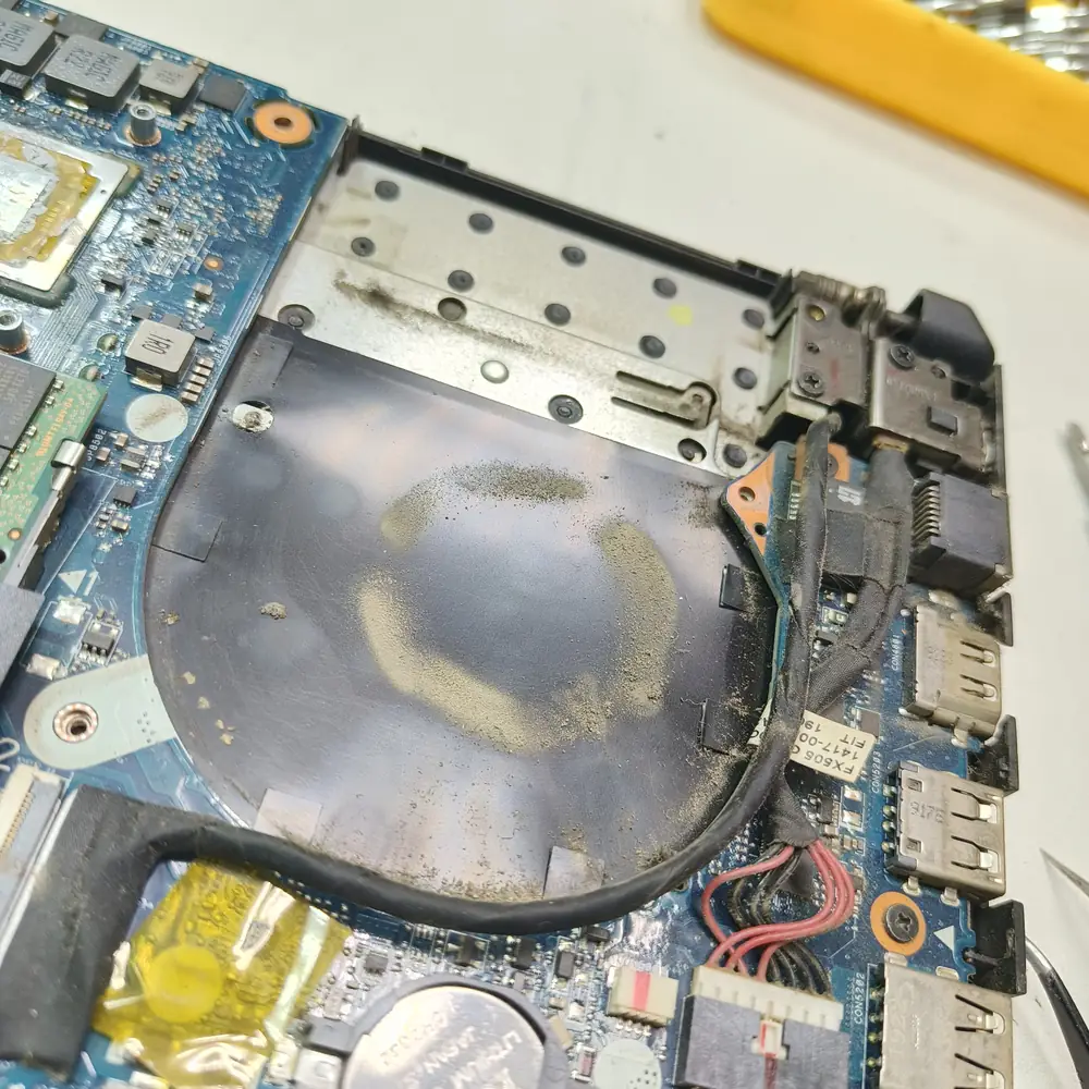 Laptop Heatsink Dust Grime Buildup