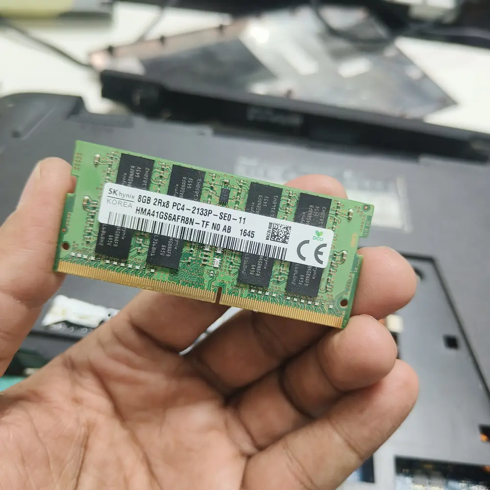 Laptop Sodimm RAM Stick Hand
